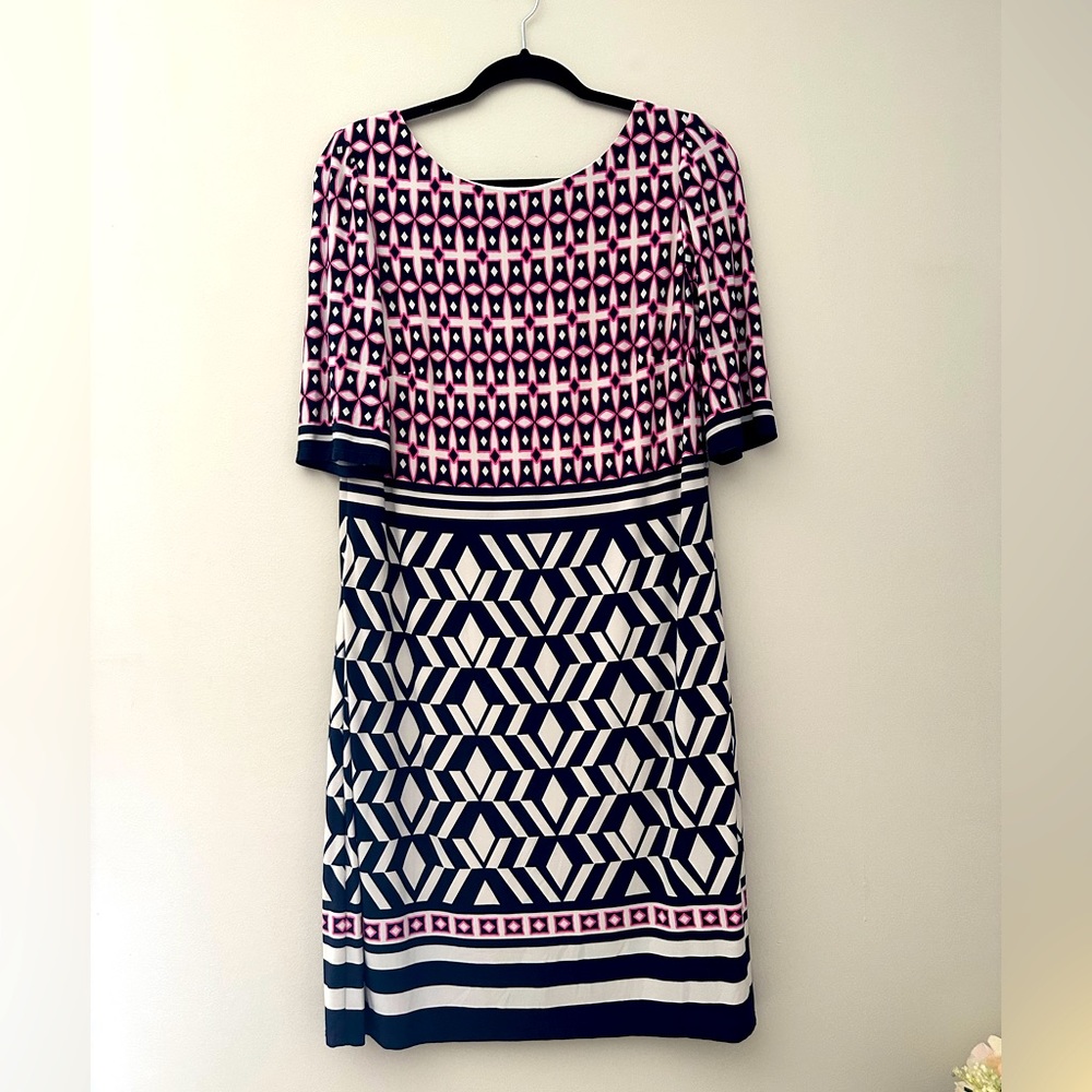 Pink/navy/white geometric patterning 3/4 sleeve dress